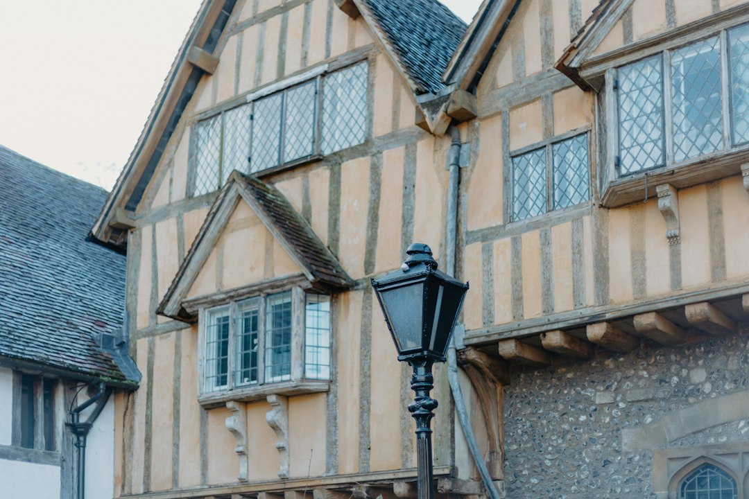 Photo Tudor dining lighting